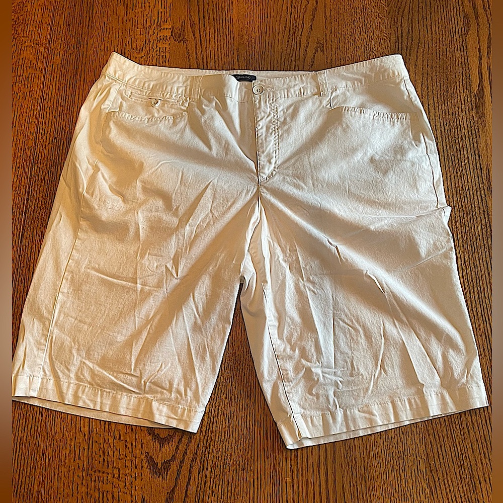 Bandolino White Golf/Tennis Shorts 20W
